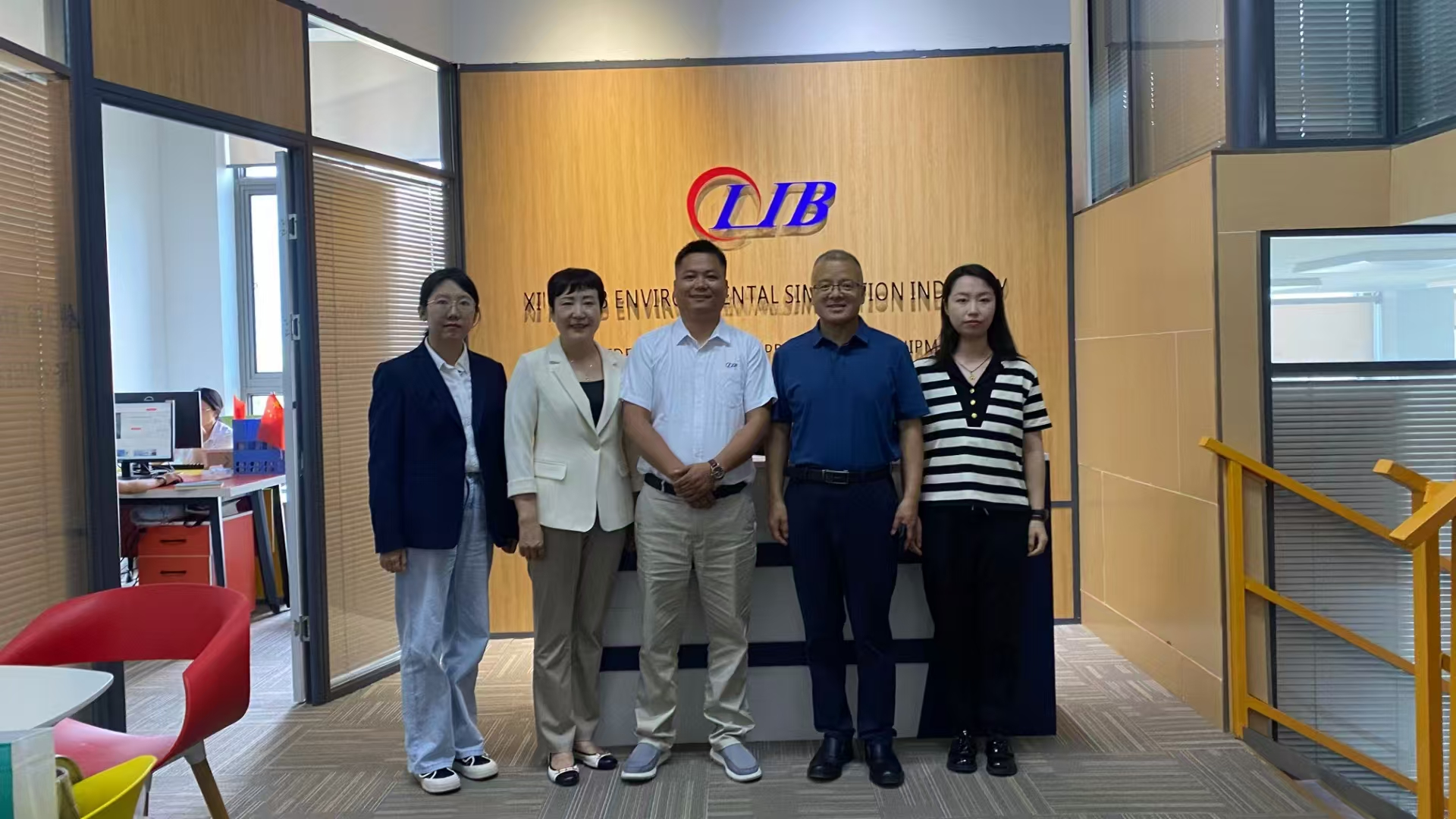 CCPIT 리더는 LIB에 깊이 들어가 정책과 따뜻함을 보냅니다.